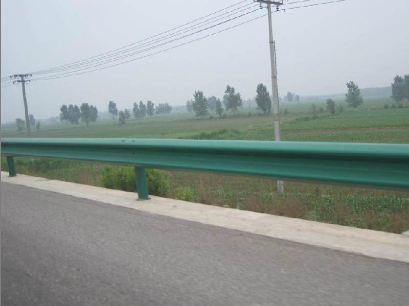 道路護(hù)欄有哪些優(yōu)勢(shì)？